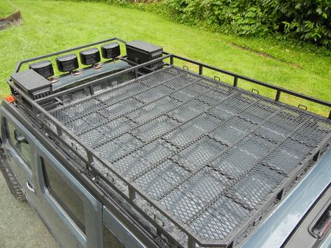 DIY roof rack idea Roof Rack Ideas, Van Roof Racks, Truck Roof Rack, T3 Vw, Kombi Motorhome, Gear Storage, Jeep Mods, Bug Out Vehicle, Roof Basket