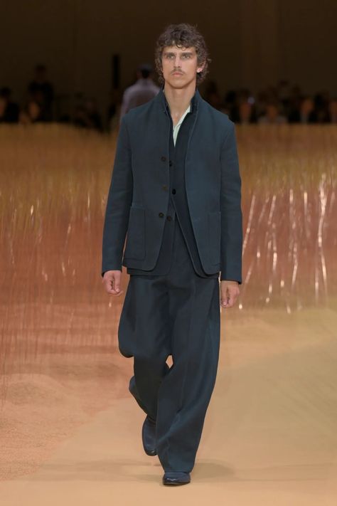 Zegna Spring 2025 Men’s Ready-to-Wear Runway, Fashion Show & Collection Review [PHOTOS] Sprezzatura Style For Men, Zegna Store, Mens Runway 2024, Zegna Menswear, Diesel Menswear 2022, Ermenegildo Zegna Men, Zegna Men, Spring 2025, Show Collection