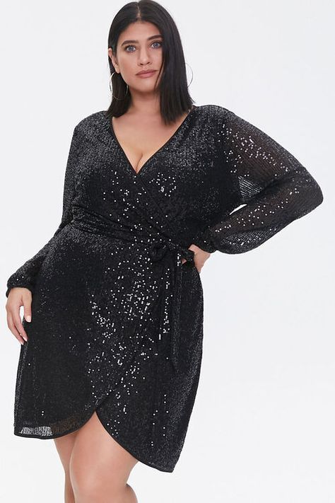 Plus Size Glittered Wrap Dress Vegas Outfit, Crop Top Outfits, Knit Mini Dress, Curvy Outfits, African Fashion Dresses, Curvy Fashion, Dress Pattern, Dress Details, Plus Size Dresses