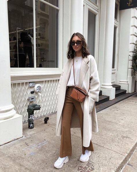 Mantel Outfit, Loewe Puzzle, Puzzle Bag, Skandinavian Fashion, Smart Casual Outfit, Outfit Inspiration Fall, Mode Inspo, Casual Fall Outfits, Style Chic