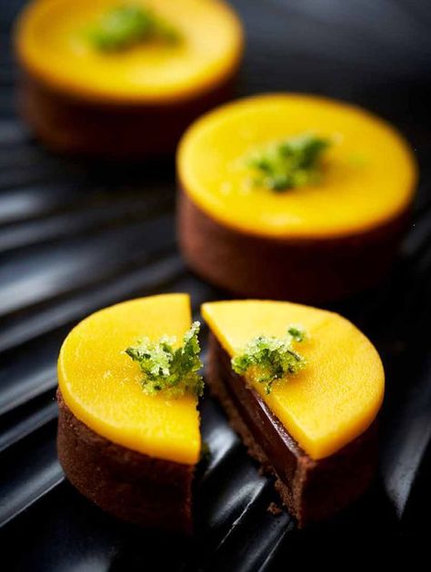 Mango Tart, Patisserie Fine, Torte Cupcake, Mango Recipes, Fancy Desserts, Chocolate Tart, Sweet Tarts, Tart Recipes, Chocolate Recipes