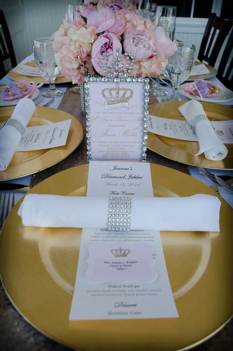 I love the elegance and glam. And I have gold chargers... somewhere... Queen Birthday Party Ideas, Queen Birthday Party, Royal Birthday Party, Royal Party, Queen Birthday, 80th Birthday Party, Royal Queen, Princess Birthday Party, 50th Birthday Party