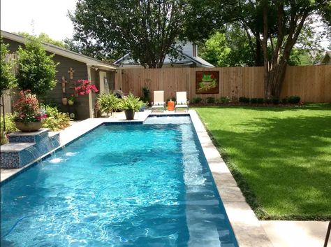 50 Backyard Landscaping Ideas to Inspire You Backyard Design Layout, Outdoor Remodel, Pool Waterfall, Backyard Remodel, Backyard Pool Landscaping, Backyard Landscaping Ideas, Large Backyard, Custom Pools, Small Backyard Patio