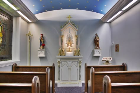 ceiling  Adoration Chapel | St. John the Evangelist - Evansville, IN Mini Chapel, Tiny Chapel, Chapel Design, Private Chapel, Home Chapel, Altar Catholic, Home Altar Catholic, Chapel Ideas, Church Building Design