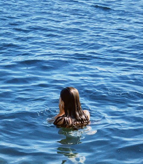 sea, swimming, aesthetic, photo inspo, summer Sea Swim Aesthetic, Swimming In The Ocean Aesthetic, Swiming Pull Aesthetic Girl, Sea Swimming Aesthetic, Swimming Aesthetic Pool, Summer Swimming Aesthetic, Photo Inspo Summer, Swim Aesthetic, Swimming Aesthetic