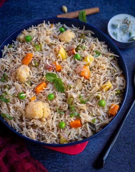 Make this delicious mixed vegetable pulao/pulav in Instant Pot with homemade pulao masala! A crowd-pleaser recipe with basmati rice. Instantpot Rice, Crowd Pleasers Recipes, Veg Pulao Recipe, Vegetable Pulao Recipe, Vegetable Pulao, Veg Pulao, Pulao Recipe, Chickpea Curry, Vegetarian Appetizers