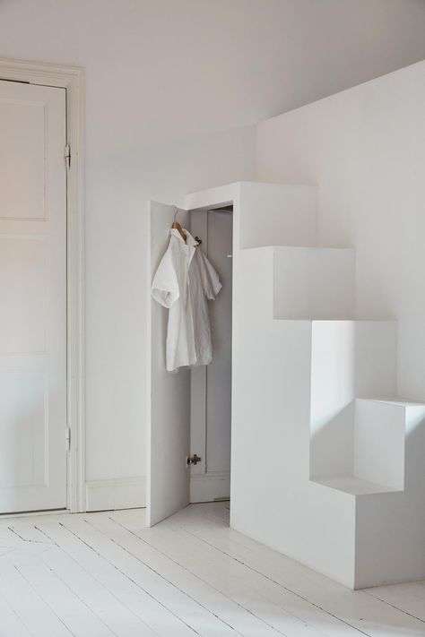 Compact Stairs, Walk In Closet Ideas, Gorgeous Closet, Make A Closet, Moderne Pools, Master Closet Organization, Compact House, Deco Studio, Gorgeous Bedrooms