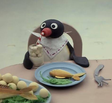 Pingu Memes, Pingu Pingu, App Ikon, Noot Noot, Spotify Covers, Dessin Adorable, Funny Profile Pictures, Playlist Covers, Really Funny Pictures