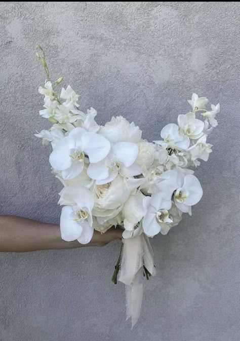 Orchid And Hydrangea Bouquet, Orchid Flower Arrangements Wedding, Small Orchid Bouquet, Modern White Bridal Bouquet, All White Bouquet, White Orchid Bouquet, Orchid Bridal Bouquets, Modern Bridal Bouquets, Wedding Bride Bouquet