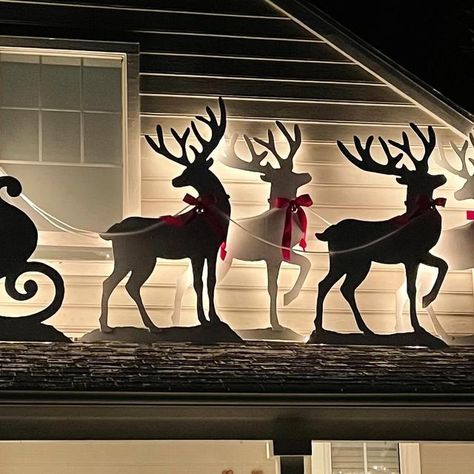 Outdoor Christmas Display Diy, Diy Santa Sleigh Outdoor, Santa Sleigh Diy Cardboard, Reindeer Yard Decorations, Yard Silhouettes, Diy Jigsaw Projects, Diy Santa Sleigh, Xmas Silhouette, Santa Sleigh Decoration