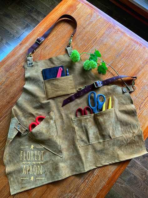 Florist Apron, Apron Ideas, Garden Apron, Art Apron, Career Day, Gardening Apron, Sewing Aprons, Leather Wear, Apron Designs