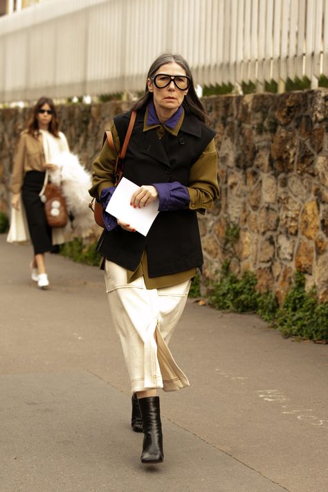 Bottega Veneta Sandals, Street Style Fall Winter, Minimalist Fashion Women, Fashion Forms, All White Outfit, Paris Fashion Week Street Style, Style Fall, Autumn Street Style, Marine Serre