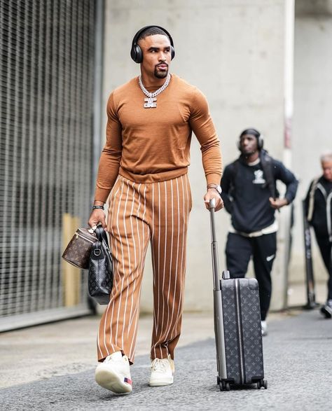 Trendy Trouser, Black Kings, Jalen Hurts, Stylish Celebrities, Fisherman Sweater, My Man My Man, Cashmere Turtleneck, Black Turtleneck, Nfl Players