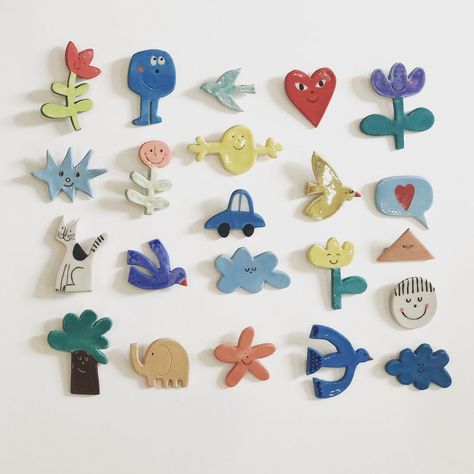 Diy Magnets Clay, Diy Magnets For Kids, Pottery Magnets Ceramics, Pottery Magnets, Handmade Fridge Magnets Clay, Magnet Ceramic, Pottery Fridge Magnets, Polymer Clay Decor, Ceramic Magnets