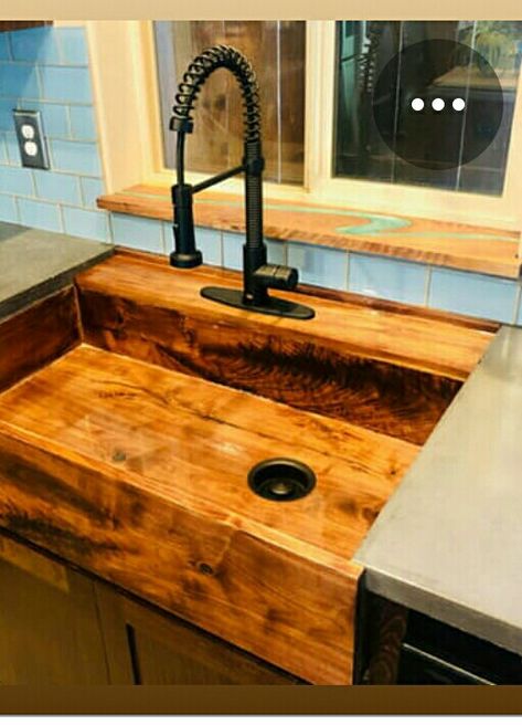 Wooden Sink Kitchen, Wood Sink Diy, Diy Kitchen Sink Ideas, Wooden Kitchen Sink, Rustic Kitchen Sink, Viking Farm, Rustic Kitchen Sinks, Wooden Sink, Log Cabin Kitchen