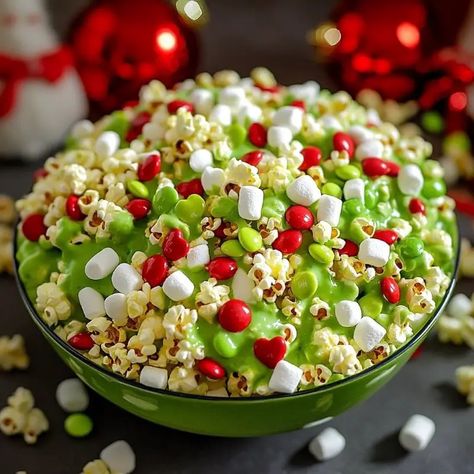 Grinch Popcorn Recipe, Popcorn Homemade, Grinch Snack, Ooey Gooey Butter Cookies, Fudge Homemade, Grinch Popcorn, 5 Minute Fudge, Christmas Popcorn, Gooey Butter Cookies