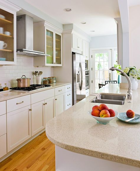 32 Before-and-After Kitchen Makeovers to Inspire Your Own Renovation Beige Countertops, Small White Kitchens, Galley Kitchen Design, Vintage Style Kitchen, Refacing Kitchen Cabinets, Galley Kitchen, Kitchen On A Budget, Kitchen Paint, Painting Kitchen Cabinets