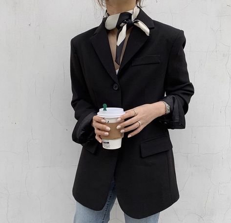 Scarf Outfit Aesthetic, Neck Scarf Outfit, Ulzzang Dress, Aesthetics Fashion, Scarf Outfit, Minimal Chic, Outfit Aesthetic, Neck Scarf, Neck Scarves