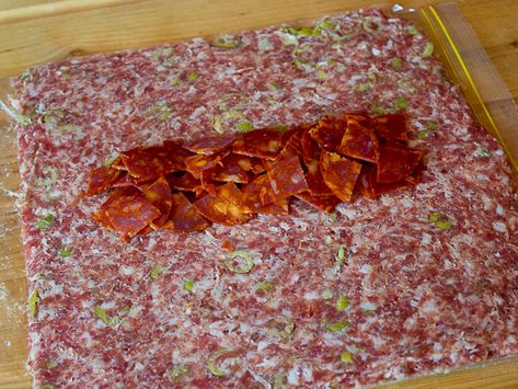 Smoked Pepperoni Pizza Fatty-3 Smoked Pepperoni, Smoked Fatty, Kamado Joe Recipes, Smoked Pizza, Diy Smoker, Apple Fritter Bread, Joe Recipe, Smoked Food, Outdoor Grilling