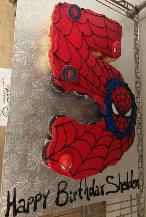 Spider Man Birthday Cupcakes, Spider Man Cupcake Cake, Spider Man Cupcakes Ideas, Spiderman Birthday Party Food, Number 5 Cake, Cake Frosting Techniques, Spiderman Cupcakes, Boy Cakes, Spiderman Birthday Cake