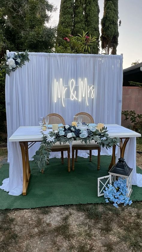 midwedding party novios boda wedding fiesta Civil Wedding Decoration Simple, Ideas Para Boda Civil Sencilla, 50 Aniversario De Bodas Ideas, Cheap Backyard Wedding, Small Wedding Reception, Wedding Fiesta, Wedding Cake Pictures, Boda Wedding, Wedding Set Up