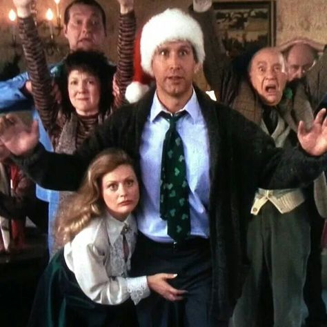 Iconic Christmas Movie Scenes, Christmas Movie Covers, Christmas Wallpaper Christmas Vacation, National Lampoon Christmas Vacation Wallpaper, Christmas Vacation Aesthetic, Christmas Movie Scenes, Christmas Vacation Costumes, National Lampoons Christmas Vacation Movie, Christmas Vacation Movie Quotes