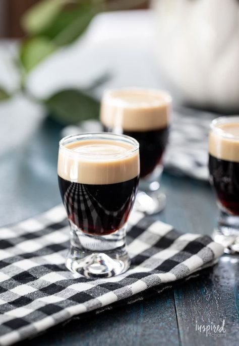 How to Make a Baby Guinness Shot #shot #shooter #babyguinness #baileys #kahlua #drink #minibeer #shotrecipe Mini Beer Shots, Baby Guinness, Guinness Recipes, Beer Shot, Unique Cocktail Recipes, Fall Cocktails Recipes, Inspired By Charm, Guinness Beer, Coffee Liqueur