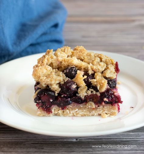 Gluten Free Blueberry Crumble Bars Blueberry Oat Bars, Blueberry Crumb Bars, Cherry Pie Bars, Blueberry Crumble Bars, Sweet Cherry Pie, Homemade Cherry Pies, Blackberry Crumble, Crumb Bars, Blueberry Oat