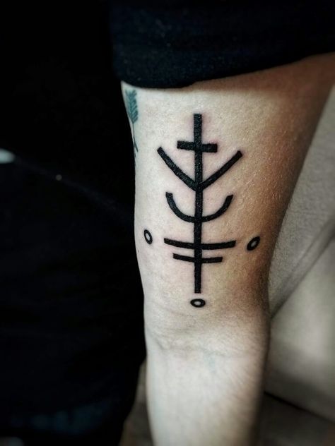 Symbols Tattoos, Iris Tattoo, Minimalist Tattoos, Best Sleeve Tattoos, Occult Art, Symbolic Tattoos, Small Tattoo, Minimalist Tattoo, Runes