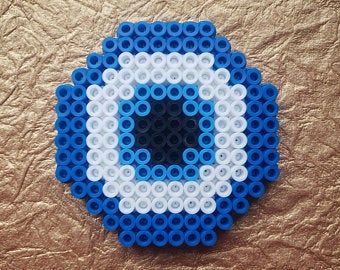 Ying Yang Perler Bead Patterns, Evil Eye Perler Bead Pattern, Perler Beads Evil Eye, Evil Eye Perler Bead, Perler Bead Coasters Patterns, Hamma Beads Ideas, Easy Perler Bead Patterns, Easy Perler Beads Ideas, Hamma Beads