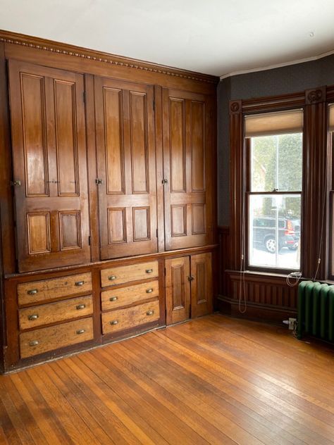 Vintage Cupboard Bedroom, Vintage Wardrobe Closet Aesthetic, Vintage Built In Wardrobe, Victorian Built Ins, Antique Built Ins, Arts And Crafts Closet, Built In Closet Wall Bedroom, Built In Cabinetry, Victorian Closet