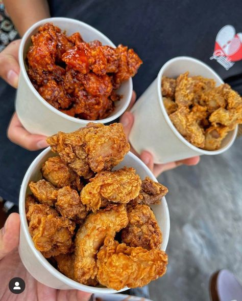 Chicken Wings Restaurant, Wing Restaurant Design, Fried Chicken Restaurant Design, Korean Chicken Restaurant Design, Chicken Fry Photography, Fried Chicken Photography Food Styling, Korean Fried Chicken Restaurant Design, Wings Restaurant, Chicken Little