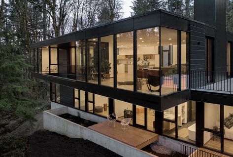 At the end of a long, sinuous road elevated high above the city in Portland’s beloved Forest Park, the Royal residence is perched elegantly at the coveted ecotone of forest and city along Royal Boulevard. Enter through a dramatic foyer with clerestory windows into the main living area, which features white oak floors with dark walnut inlay borders, a substantial wood-burning hearth, and a kitchen lined with custom-designed, handcrafted oak cabinetry. Floor-to-ceiling glass and wall-to-wall slidi Portland Architecture, Oregon Forest, Bar Refaeli, Aston Martin Vanquish, Clerestory Windows, White Oak Floors, Royal Residence, Casa Container, Babe Ruth