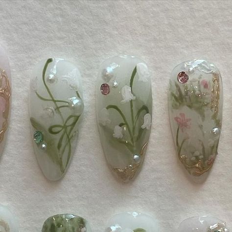 press on nails • nail design art on Instagram: "custom set ; lily of the valley" Lily Of The Valley Nail Art, Lily Of The Valley Nails, Swan Lake Nails, Lily Nail Art, Woodland Nails, Lily Pad Nail Art, Lily Nail Art Flowers, Lily Of The Valley Clothes, Easter Lily Nail Art