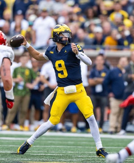 Qb Drip, Jj Mccarthy, Drip Ideas, Nfl Highlights, Football Drip, College Football Players, University Of Michigan Wolverines, Wolverines Football, Michigan Wolverines Football