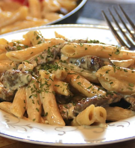 Creamy Steak Penne Pasta - Cook n' Share Pasta With Steak, Creamy Steak, Penne Pasta Recipe, Penne Pasta Recipes, Beef Pasta Recipes, Steak Pasta, Beef Pasta, Pasta Dinner Recipes, Steak Recipe