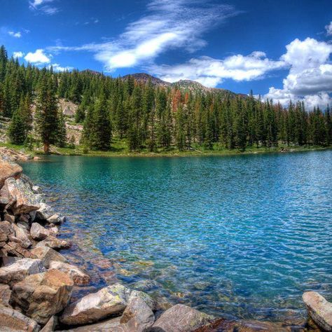 The Sapphire Lakes In Utah That Are Devastatingly Gorgeous #PlacesToVisitInThisGreatWorld Mirror Lake Utah, Uintah Mountains Utah, Hike Utah, Utah Lakes, Utah Vacation, Utah Adventures, Utah Road Trip, Utah Hikes, Mirror Lake