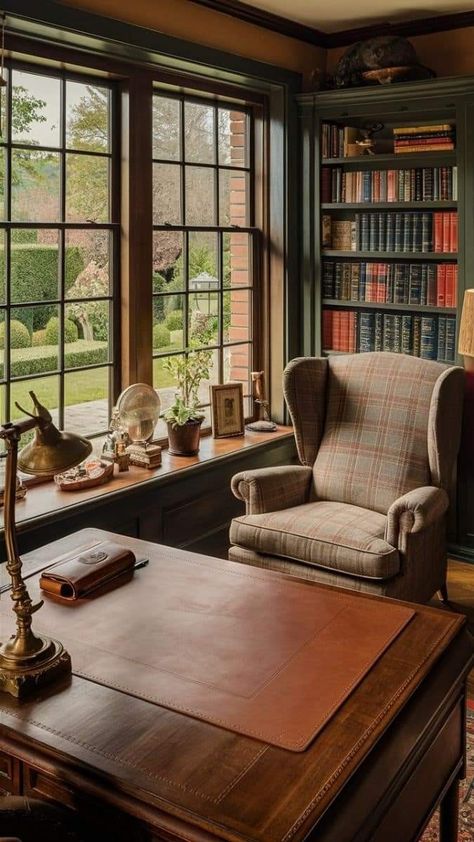 Home Library Traditional, Vintage Men’s Study, Cozy Cottage Office, English Office Design, English Library Aesthetic, Traditional Study Room, Office Space Layout, Mens Study, Smart Home Office