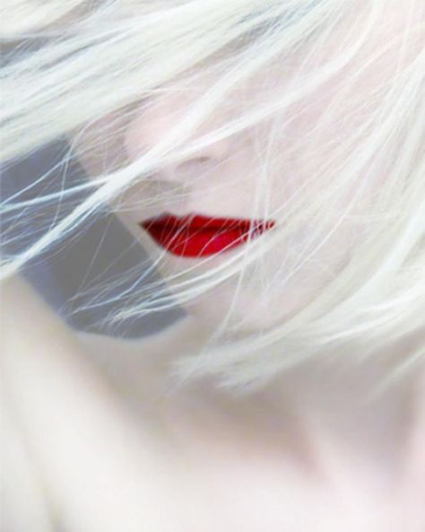 Mode Editorials, Simply Red, Hair Red, Lip Art, Red Lipstick, White Hair, Shades Of Red, Red Lips, Gossip Girl