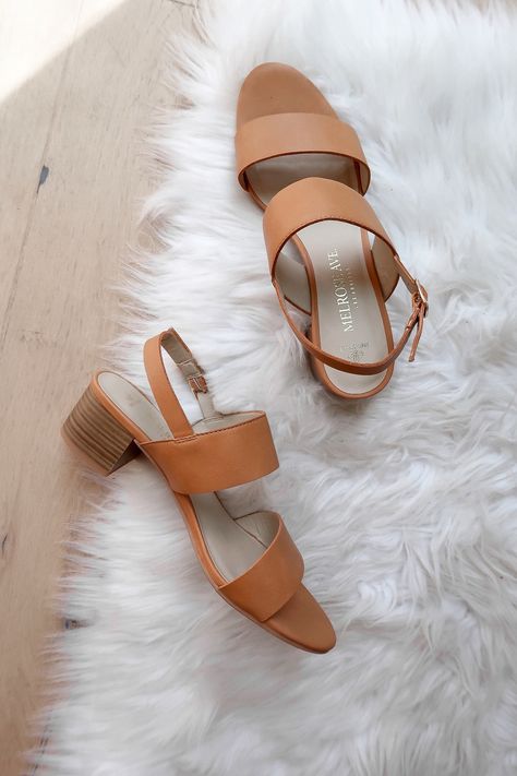 Comfy Vacation Outfits, Block Heel Sandals Outfit, Sandals Outfit Summer, Heel Sandals Outfit, Vacation Outfit Ideas, Strappy Block Heel Sandals, Dr Shoes, Strappy Block Heels, Wide Leg Crop Pants