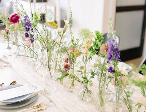 Small Bud Vases Wedding Table, Wildflowers In Small Vases, Single Flower Vases Centerpiece, Single Floral Centerpiece, Single Flower In Vase Centerpieces, Small Vase Table Decorations, Bud Vases With Wildflowers, Single Vase Flowers, Small Wildflower Centerpieces