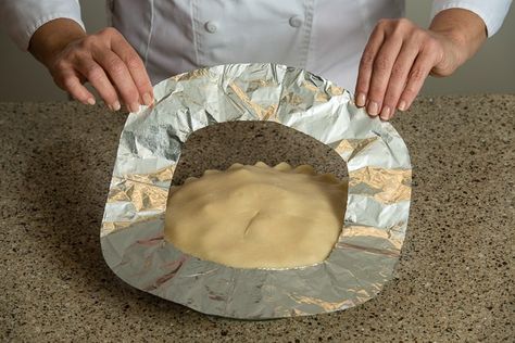 How to protect a pie crust from burning How To Keep Pie Crust Edges From Burning, Diy Pie Crust, Decorative Pie Crusts, Vday Dinner, Diy Pie, Engineering Tips, Best Pie Crust Recipe, Corn Pie, Pie Crust Shield