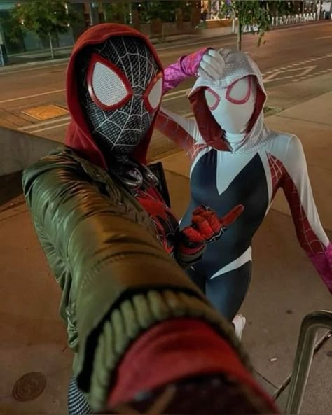 30+ Awesome TV and Movie Character Halloween Costumes Your Friends Will Love | HubPages Movie Character Halloween Costumes, Spiderman Halloween Costume, Wojskowy Humor, Movie Character Halloween, Art Spiderman, Character Halloween Costumes, Image Spiderman, Spiderman Costume, Couples Halloween Outfits