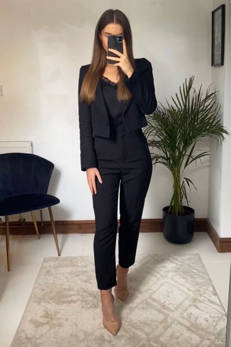 Office Outfits Women Elegant, Receptionist Outfit Ideas, Receptionist Work Outfits, Office Receptionist Outfit, Black Business Outfits For Women, Black Formal Outfits Women, All Black Formal Outfit Womens Fashion, Office Formals For Women, Black Office Outfits Women