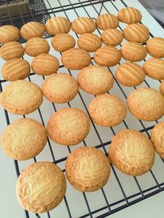 Buckwheat Biscuits, Coconut Butter Cookies, Danish Butter Cookies Recipe, Maklike Resepte, Peanut Butter Biscuits, Best Shortbread, Oats Cookies, Best Shortbread Cookies, Coconut Cookies Recipes