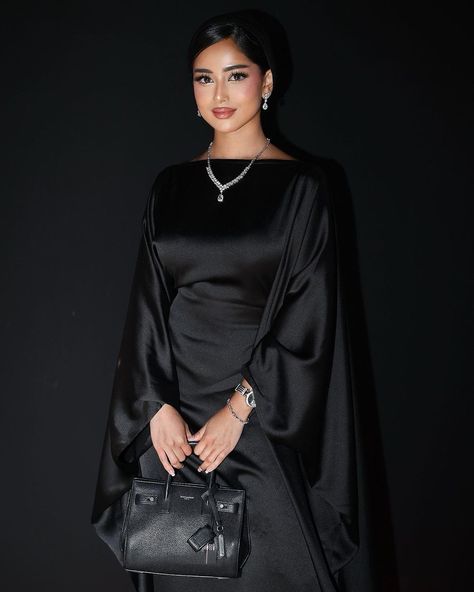 Abaya Design, Stile Hijab, Modesty Outfits, Chique Outfits, Fancy Dresses Long, Modest Dresses Casual, Elegant Dresses Classy, Modesty Fashion, Arab Fashion