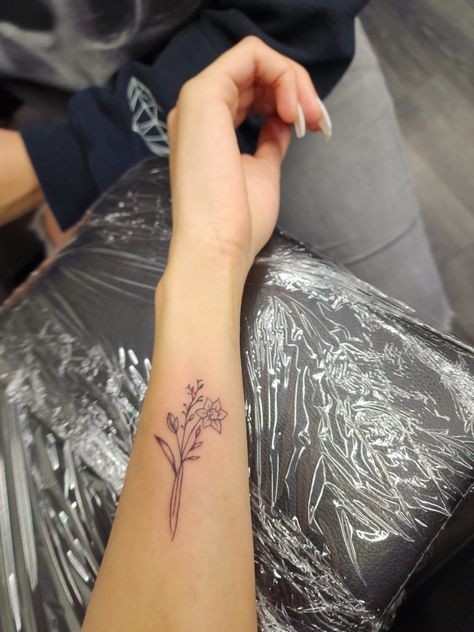 March Inspired Tattoos, Tattoo Ideas Female Daffodil, Iris And Daffodil Tattoo, Aster And Daffodil Tattoo, Daffodil And Lily Of The Valley Tattoo, Millie Tattoo, Daphodil Tattoo, Fine Line Daffodil Tattoo, March Birth Flower Tattoo Daffodils