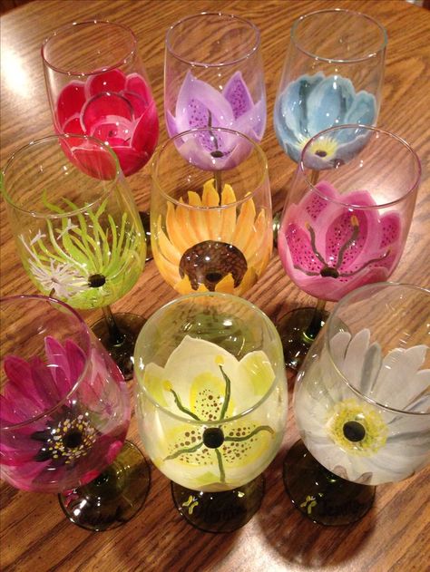 Great gift for girlfriends! I hand painted my friends their favorite flower on a $1 wine glass!  By Rachel M                                                                                                                                                      More Wine Glass Designs, Diy Wine Glasses, Wine Painting, Wine Craft, Wine Glass Crafts, Wine Glass Art, Hand Painted Wine Glasses, Painted Wine Bottles, Painted Glasses