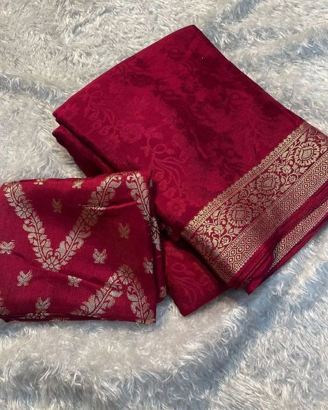 Comment "LINK" for direct link of the product 🛒 Pure Viscose Chinon Weaving Pattern Saree With Dola Banarasi Silk Blouse piece. Search 🔎 - Raagini Shop at vaastrastudio.com(link in Bio) Code:KK1457995516508 Brown Banarasi Saree, Maroon Banarasi Saree, Bengali Bride Reception Look, Bride Things, Brown Eyes Aesthetic, Katan Saree, Eyes Aesthetic, Maroon Saree, Blouses Designs