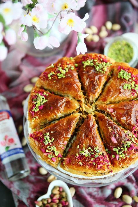 Angie's Recipes . Taste Of Home: Pistachio Baklava Cake with Whipped Mascarpone Cream Pistachio Baklava Cake, Filo Pastry Dessert, Baklava Cake, Whipped Mascarpone, Taste Of Home Recipes, Pistachio Baklava, Cinnamon Nuts, Mascarpone Cream, Pistachio Pudding